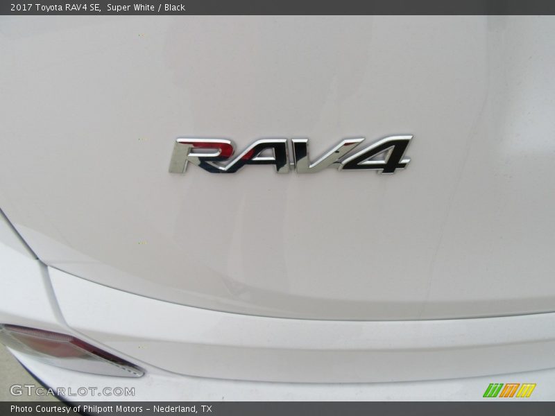 Super White / Black 2017 Toyota RAV4 SE