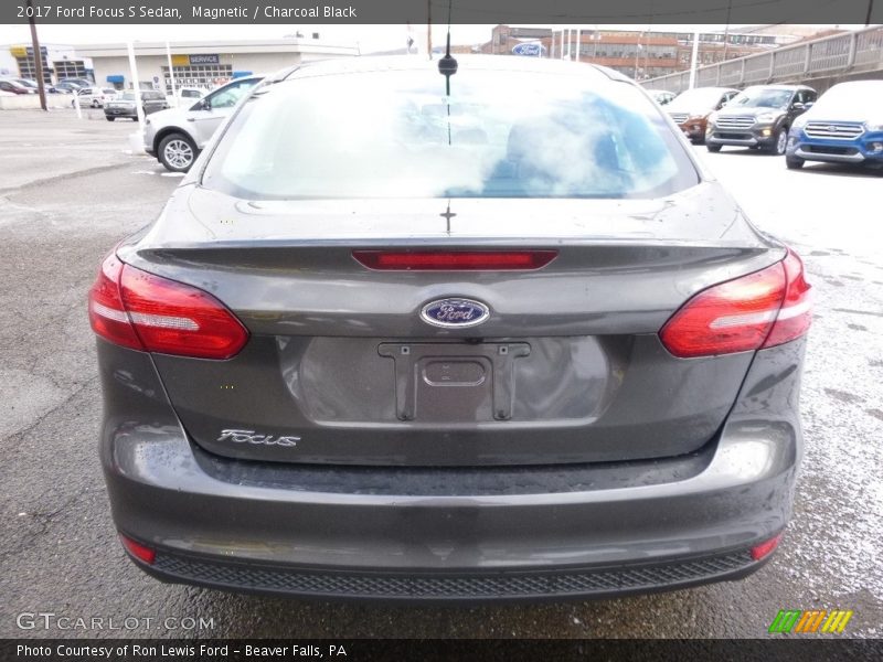 Magnetic / Charcoal Black 2017 Ford Focus S Sedan