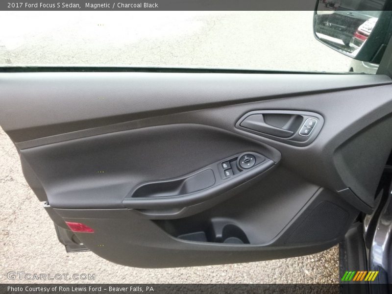 Door Panel of 2017 Focus S Sedan