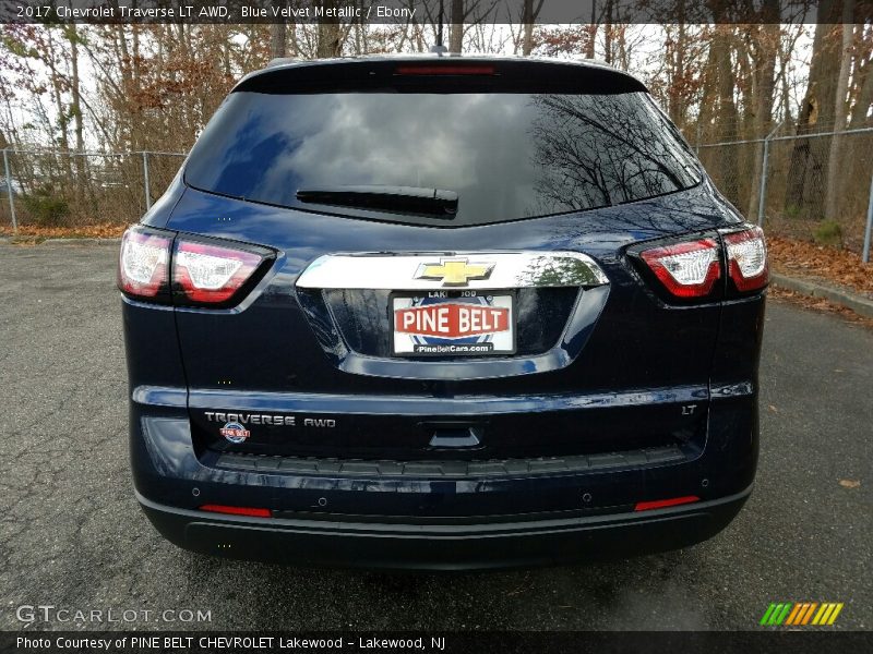 Blue Velvet Metallic / Ebony 2017 Chevrolet Traverse LT AWD