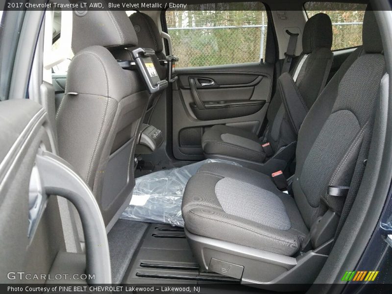 Blue Velvet Metallic / Ebony 2017 Chevrolet Traverse LT AWD