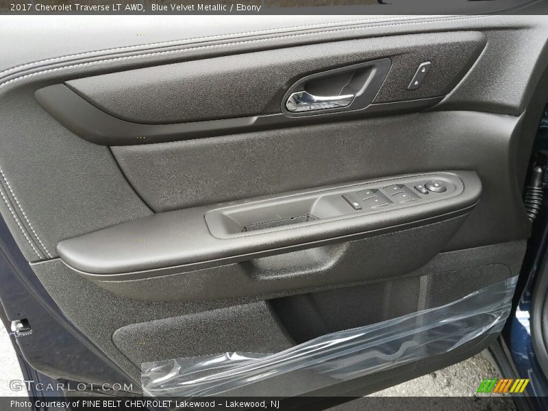 Blue Velvet Metallic / Ebony 2017 Chevrolet Traverse LT AWD