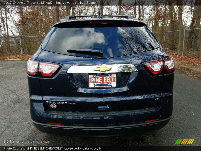 Blue Velvet Metallic / Ebony 2017 Chevrolet Traverse LT AWD