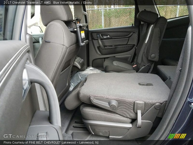 Blue Velvet Metallic / Ebony 2017 Chevrolet Traverse LT AWD