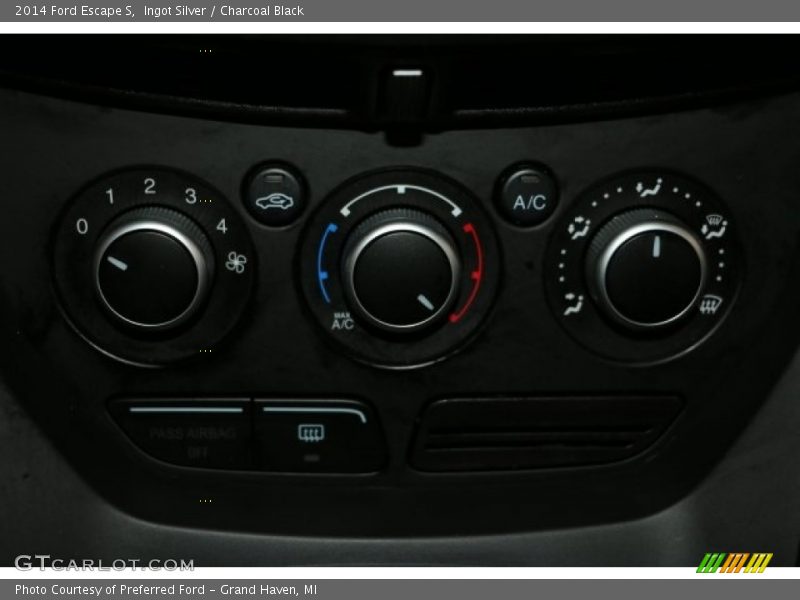 Ingot Silver / Charcoal Black 2014 Ford Escape S