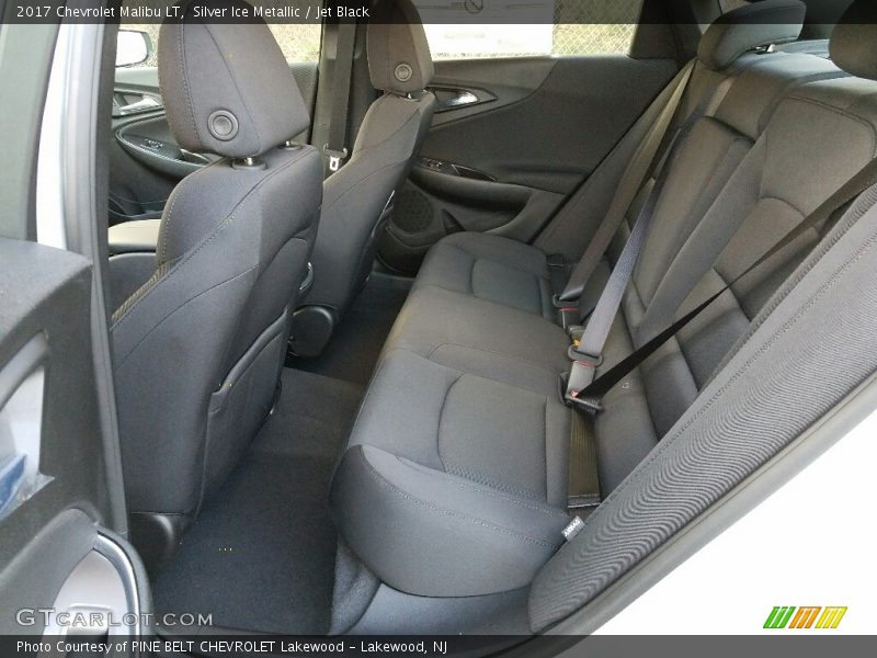 Silver Ice Metallic / Jet Black 2017 Chevrolet Malibu LT