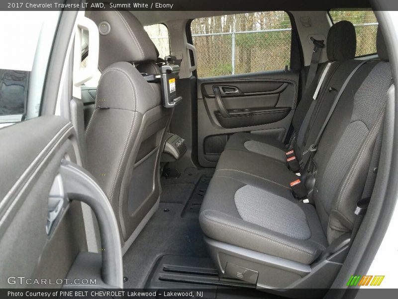Summit White / Ebony 2017 Chevrolet Traverse LT AWD