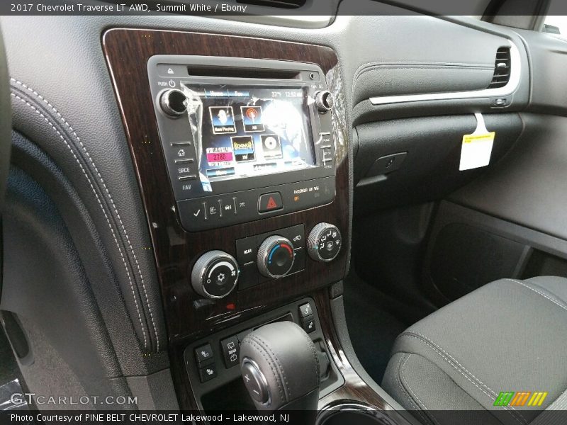 Summit White / Ebony 2017 Chevrolet Traverse LT AWD