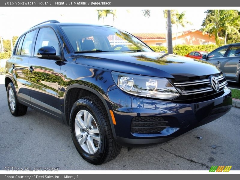 Front 3/4 View of 2016 Tiguan S