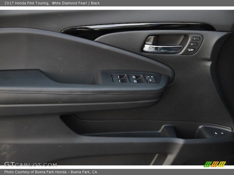 White Diamond Pearl / Black 2017 Honda Pilot Touring