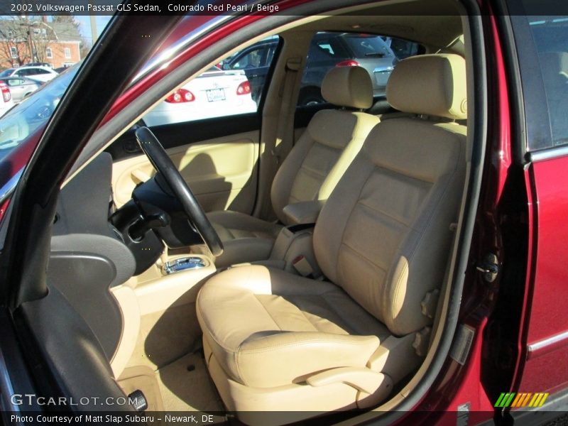 Colorado Red Pearl / Beige 2002 Volkswagen Passat GLS Sedan