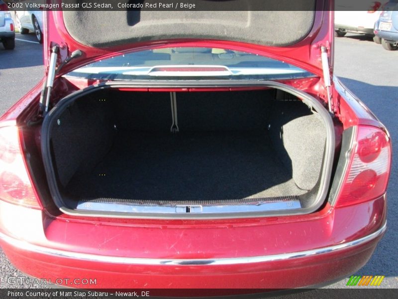 Colorado Red Pearl / Beige 2002 Volkswagen Passat GLS Sedan