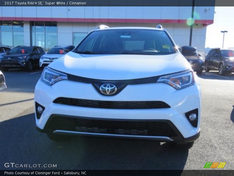 Super White / Cinnamon 2017 Toyota RAV4 SE