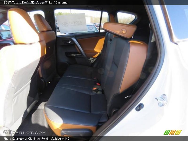 Super White / Cinnamon 2017 Toyota RAV4 SE