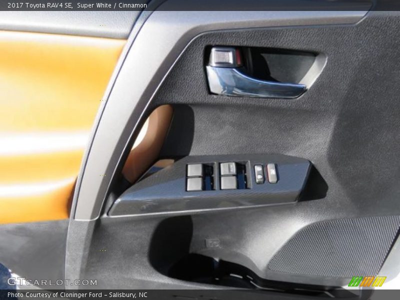 Super White / Cinnamon 2017 Toyota RAV4 SE