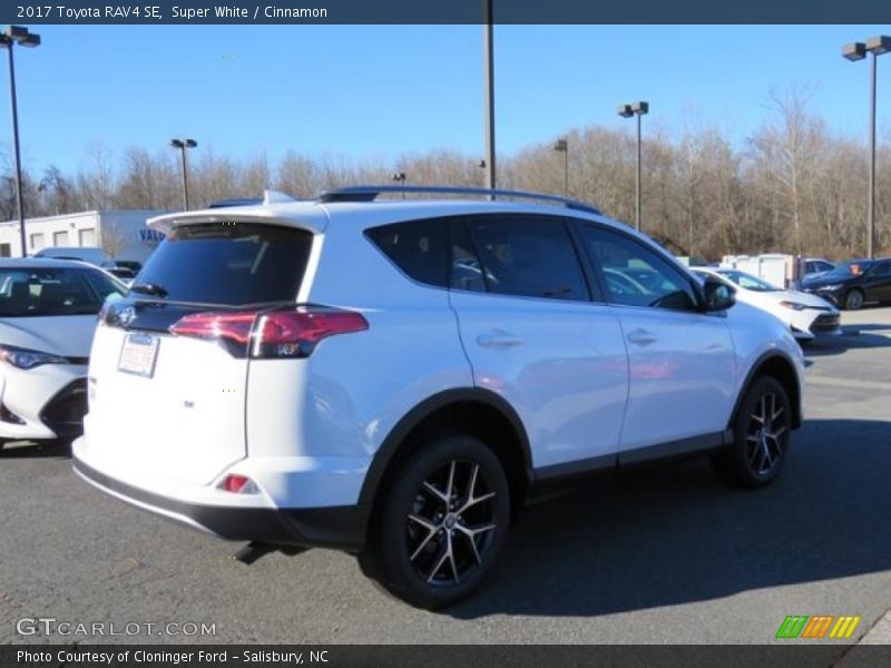 Super White / Cinnamon 2017 Toyota RAV4 SE