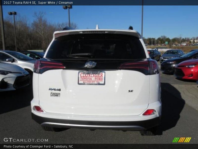 Super White / Cinnamon 2017 Toyota RAV4 SE