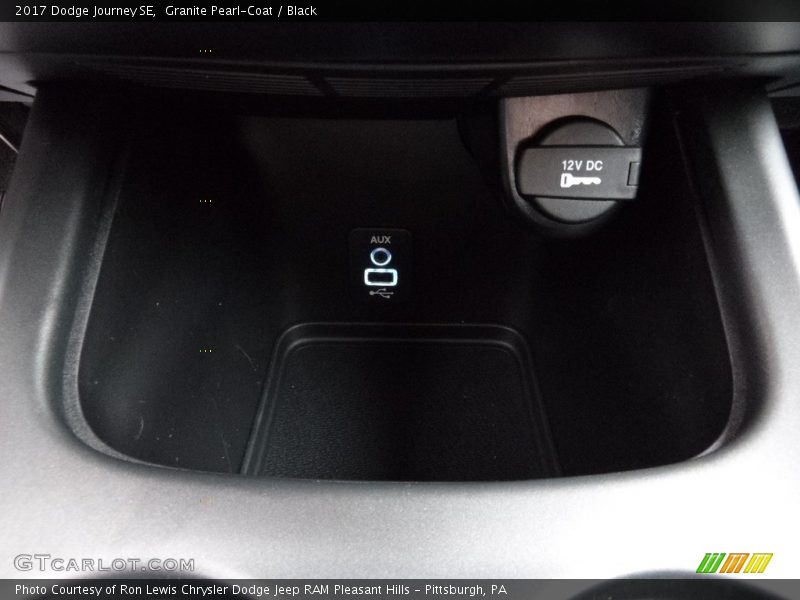Granite Pearl-Coat / Black 2017 Dodge Journey SE