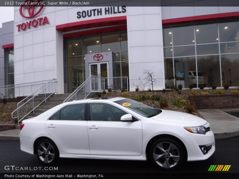 Super White / Black/Ash 2012 Toyota Camry SE