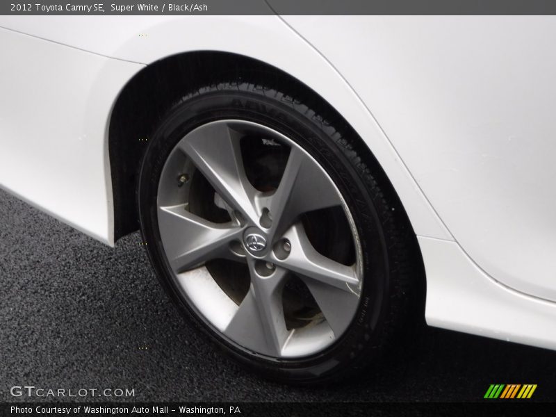 Super White / Black/Ash 2012 Toyota Camry SE
