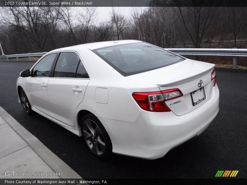 Super White / Black/Ash 2012 Toyota Camry SE