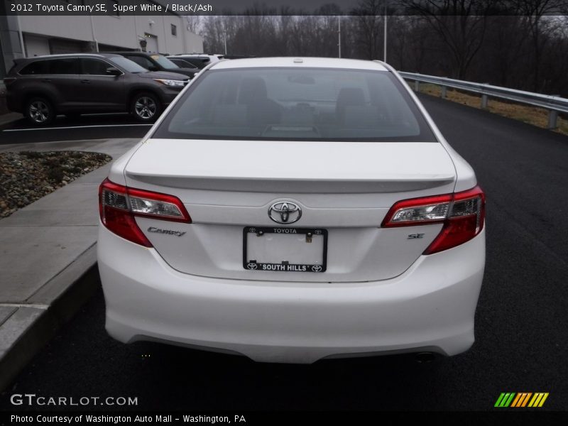 Super White / Black/Ash 2012 Toyota Camry SE