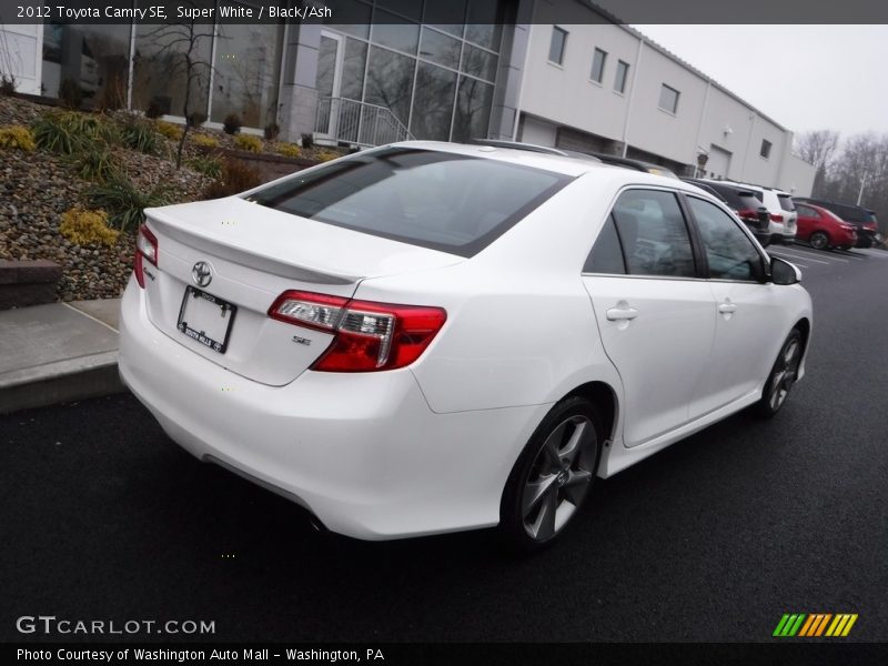 Super White / Black/Ash 2012 Toyota Camry SE