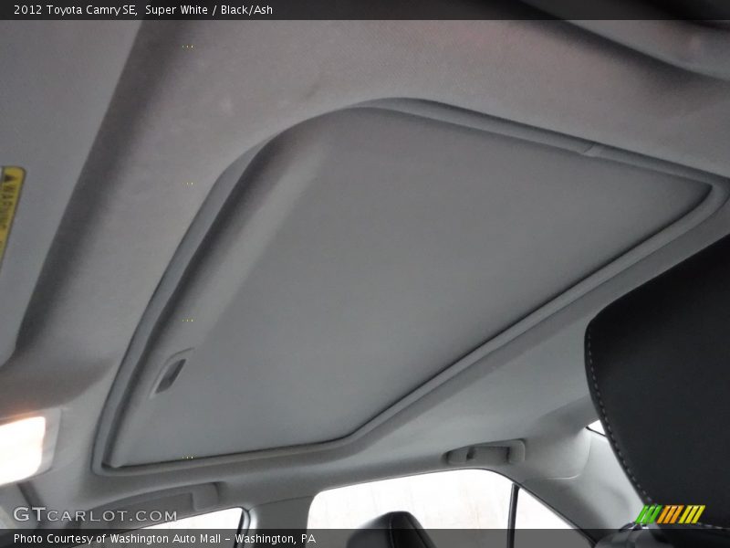 Super White / Black/Ash 2012 Toyota Camry SE