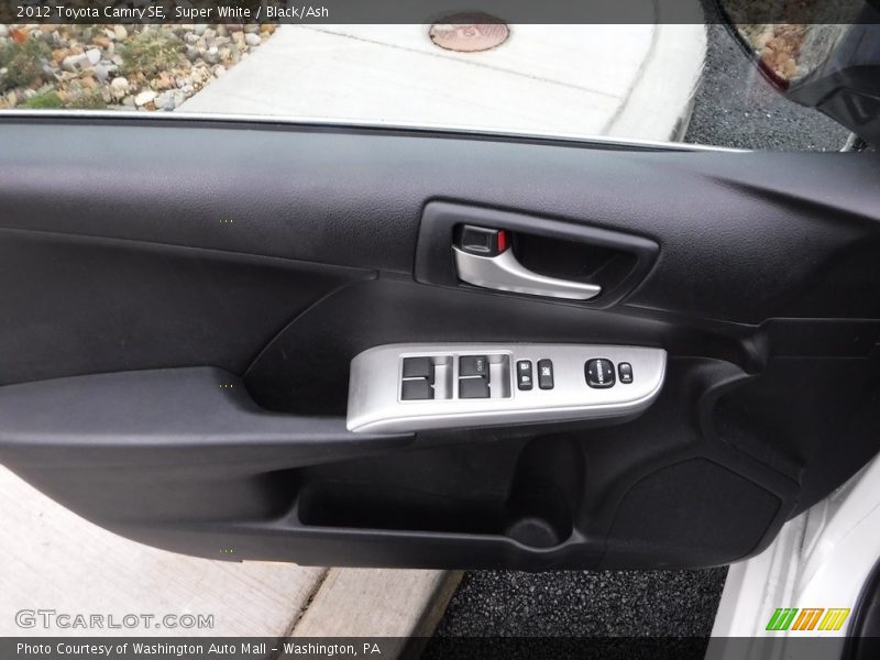 Super White / Black/Ash 2012 Toyota Camry SE
