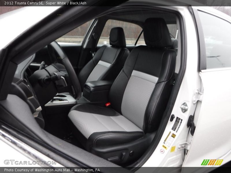 Super White / Black/Ash 2012 Toyota Camry SE