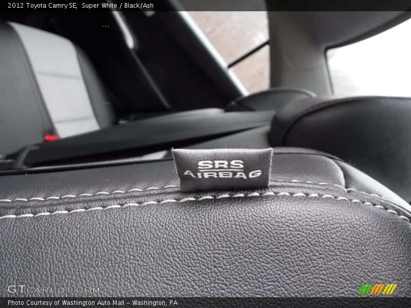 Super White / Black/Ash 2012 Toyota Camry SE