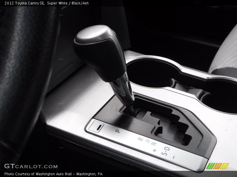 Super White / Black/Ash 2012 Toyota Camry SE