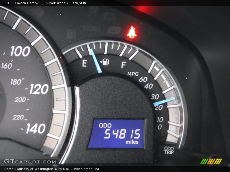 Super White / Black/Ash 2012 Toyota Camry SE