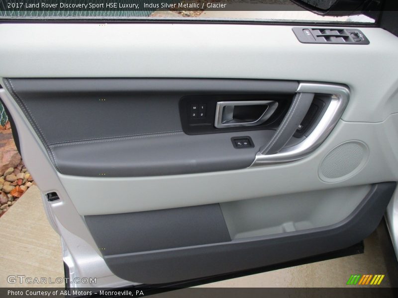 Indus Silver Metallic / Glacier 2017 Land Rover Discovery Sport HSE Luxury