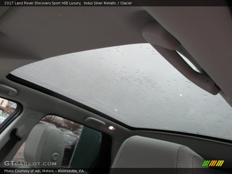Indus Silver Metallic / Glacier 2017 Land Rover Discovery Sport HSE Luxury