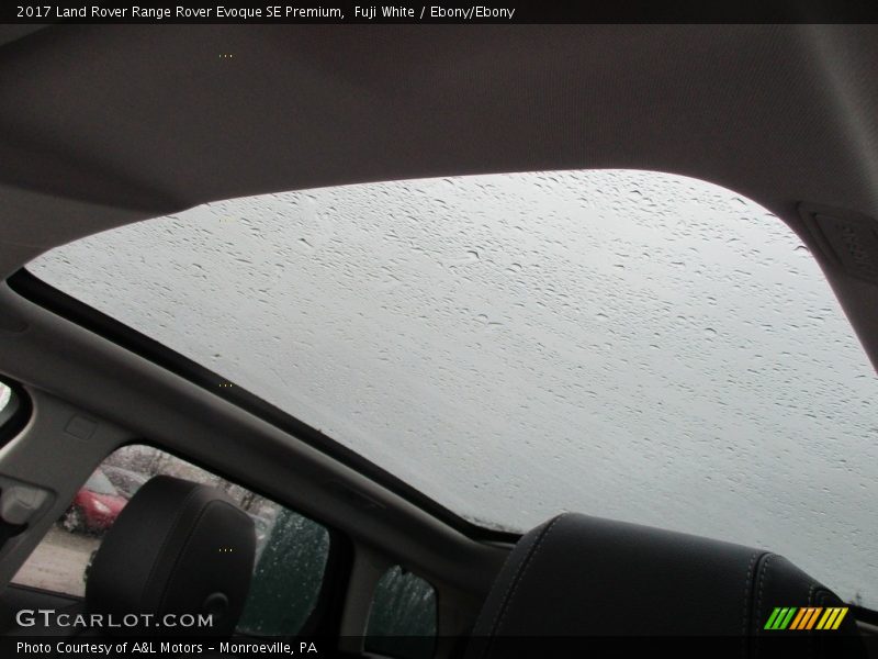 Fuji White / Ebony/Ebony 2017 Land Rover Range Rover Evoque SE Premium