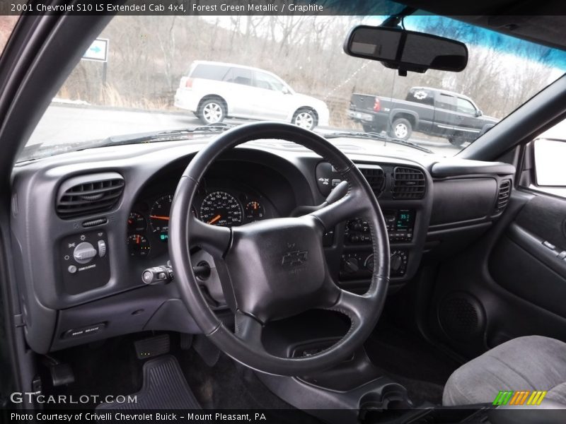 Forest Green Metallic / Graphite 2001 Chevrolet S10 LS Extended Cab 4x4