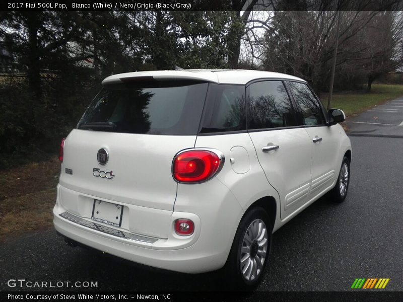 Bianco (White) / Nero/Grigio (Black/Gray) 2017 Fiat 500L Pop