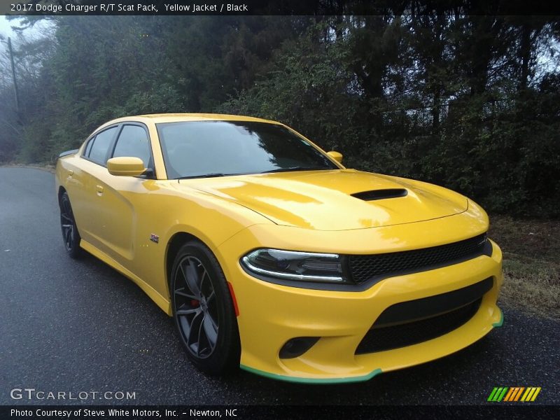 Front 3/4 View of 2017 Charger R/T Scat Pack