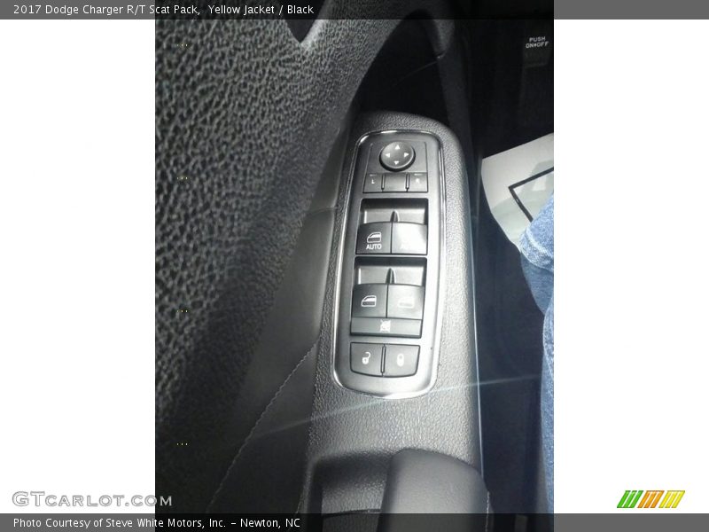 Controls of 2017 Charger R/T Scat Pack