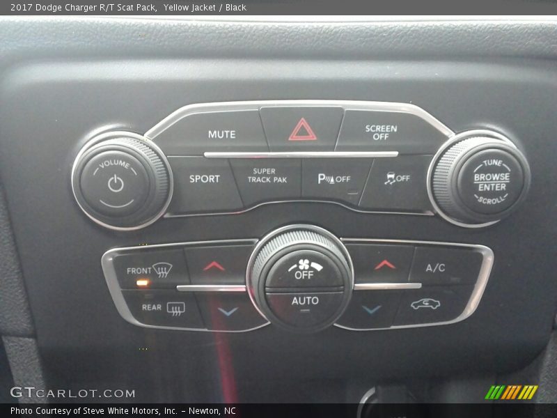 Controls of 2017 Charger R/T Scat Pack