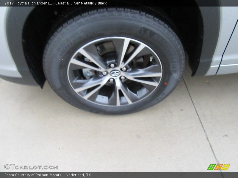 Celestial Silver Metallic / Black 2017 Toyota Highlander LE