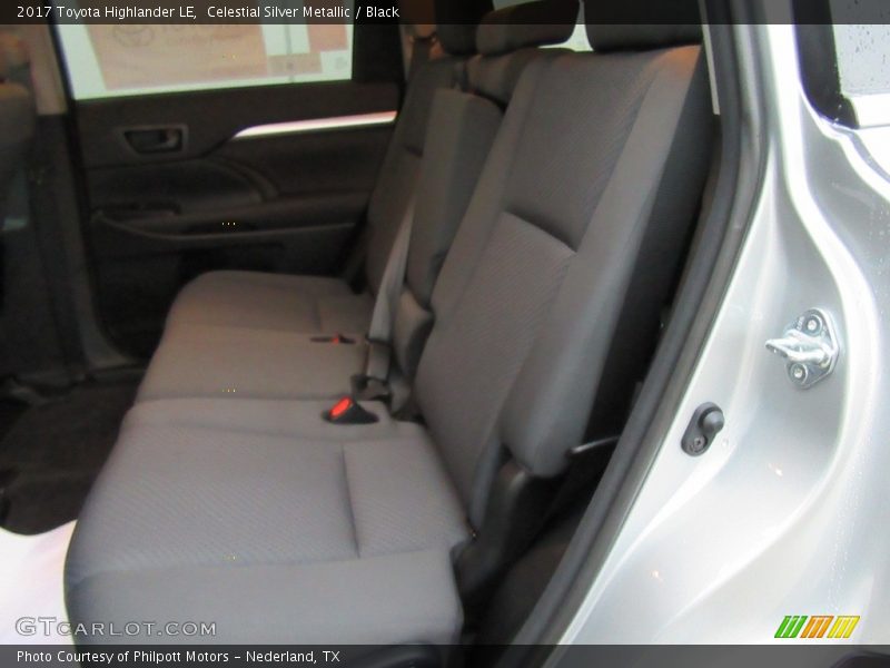 Celestial Silver Metallic / Black 2017 Toyota Highlander LE