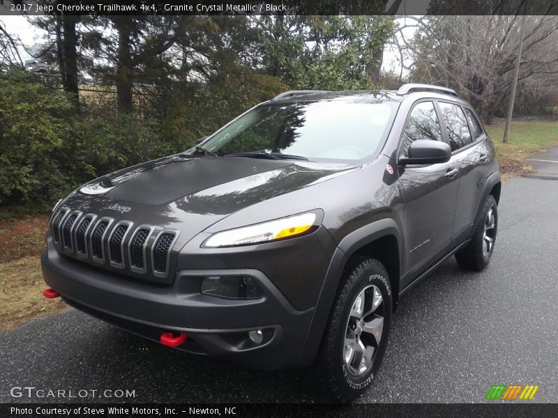 Front 3/4 View of 2017 Cherokee Trailhawk 4x4