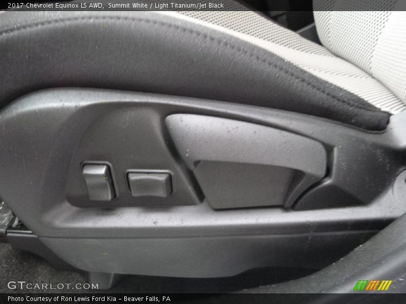 Summit White / Light Titanium/Jet Black 2017 Chevrolet Equinox LS AWD