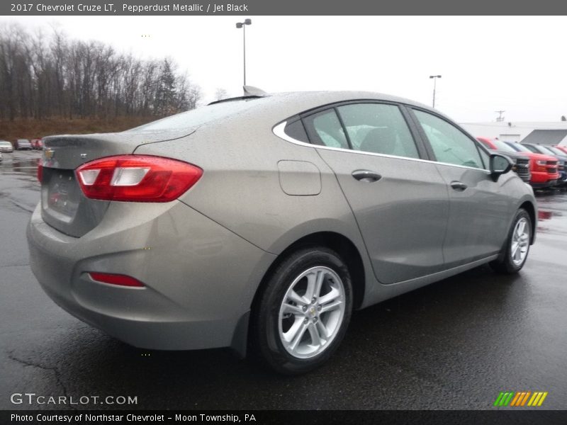 Pepperdust Metallic / Jet Black 2017 Chevrolet Cruze LT