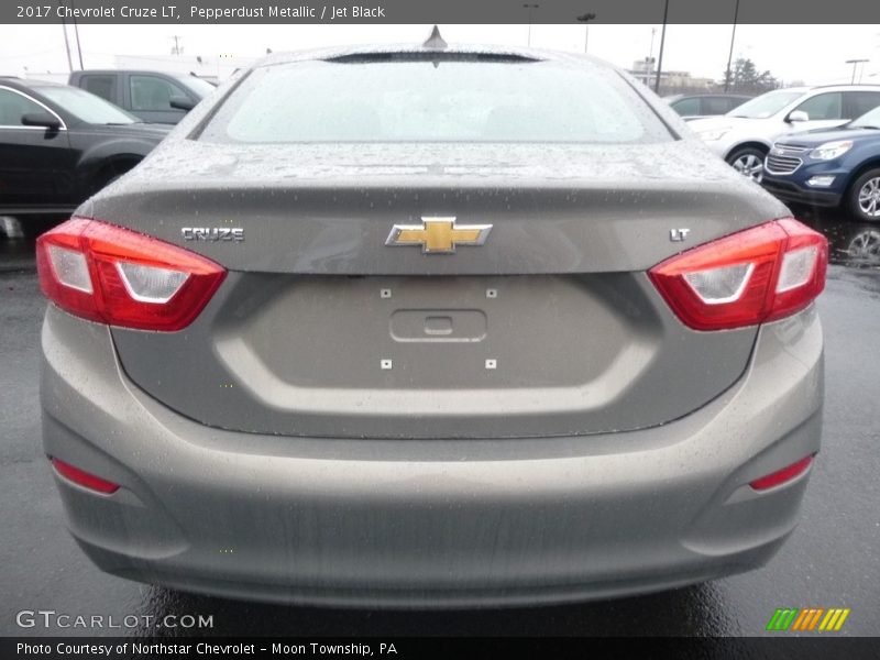 Pepperdust Metallic / Jet Black 2017 Chevrolet Cruze LT