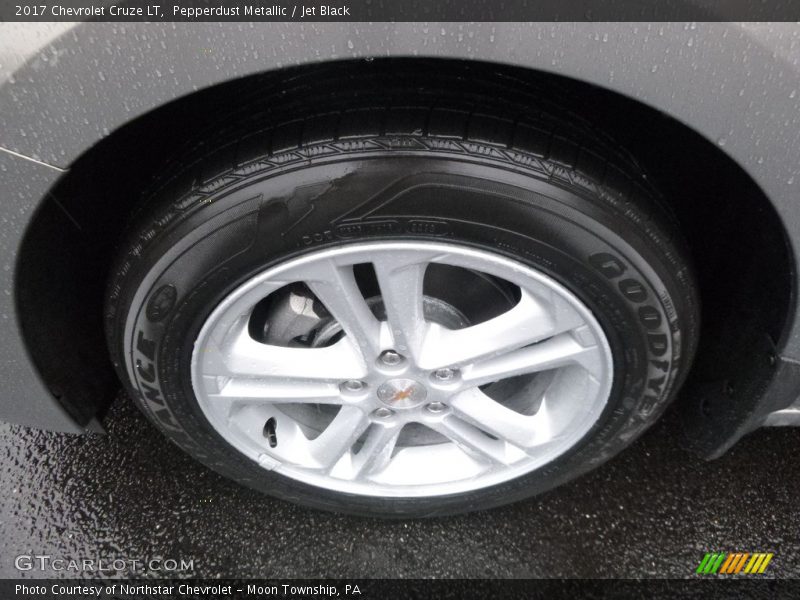 Pepperdust Metallic / Jet Black 2017 Chevrolet Cruze LT