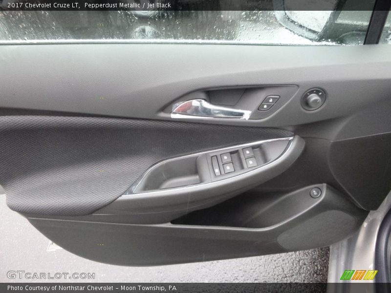 Pepperdust Metallic / Jet Black 2017 Chevrolet Cruze LT