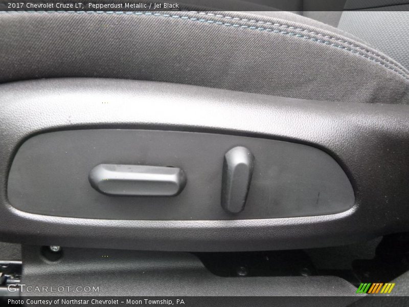 Pepperdust Metallic / Jet Black 2017 Chevrolet Cruze LT